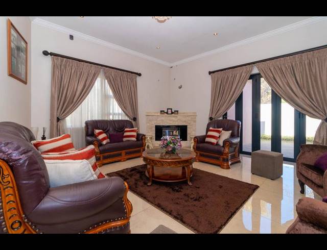 5 BEDROOM HOUSE FOR SALE IN WATERFALL